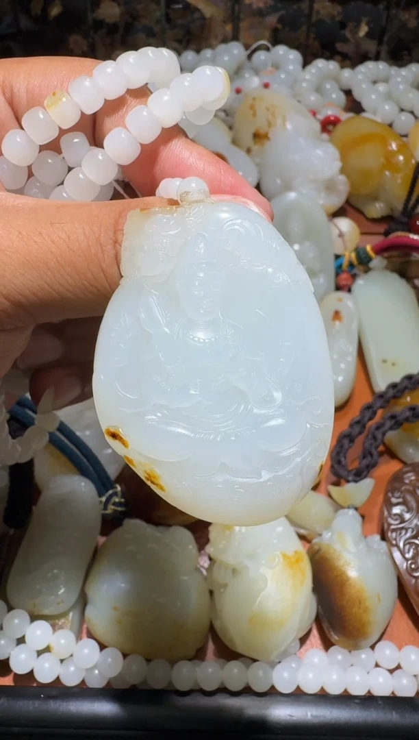 和田玉未镶嵌颈饰观音