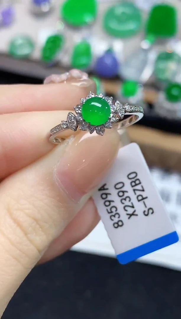 18K金镶嵌戒指翡翠X2390多样性发其一