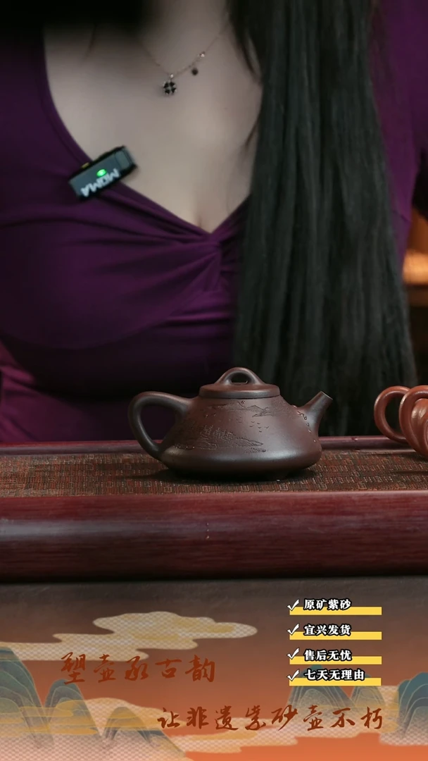 茶壶紫砂宜兴紫砂茶壶子冶石瓢-刻绘小房子