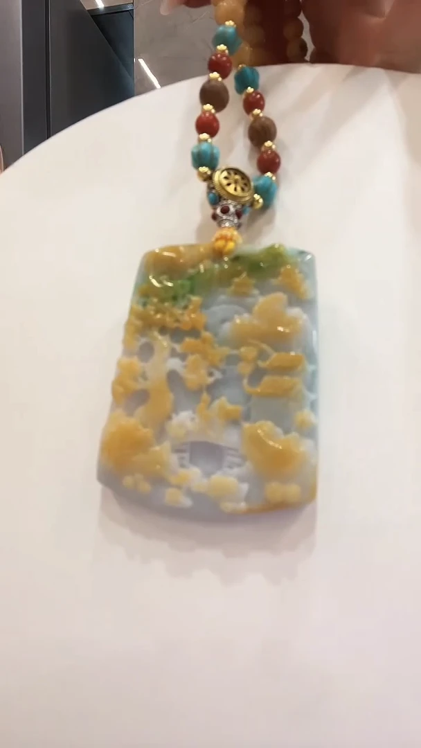 翡翠未镶嵌颈饰山水