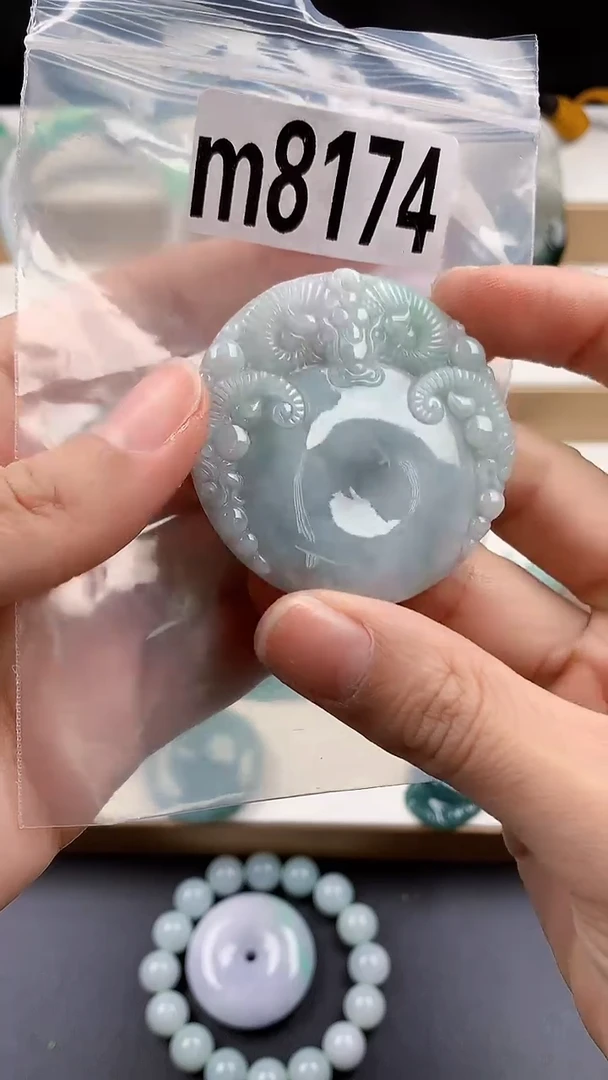 颈饰未镶嵌翡翠天然翡翠吊坠挂件