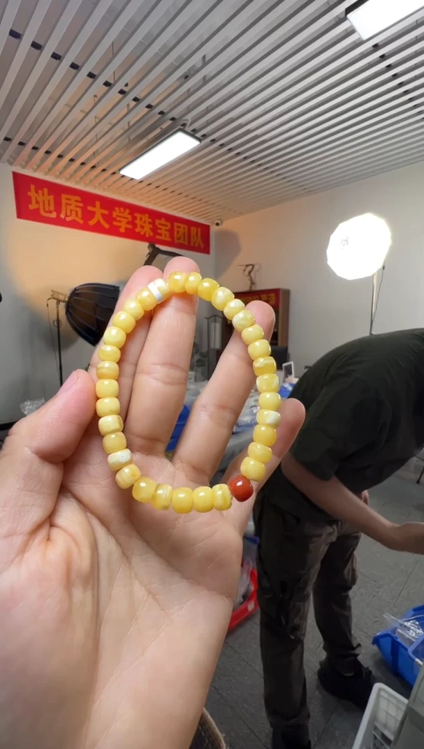 未镶嵌蜜蜡手串俄料鸡油黄蜜蜡老型单圈手串