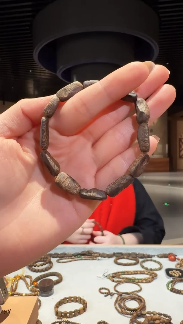 【闪购商品】沉香手串海南莺歌绿棋单圈随形虫漏沉水