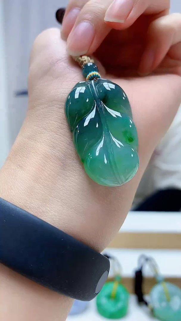未镶嵌定制翡翠4898zm-毛货挂件195