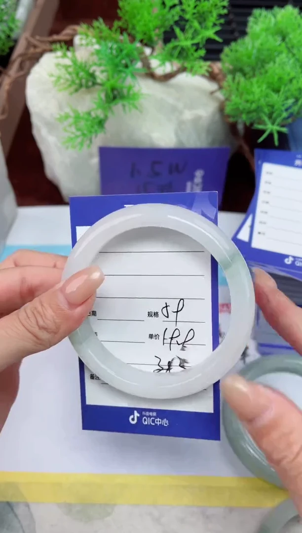 【闪购商品】石英质玉手镯未镶嵌383