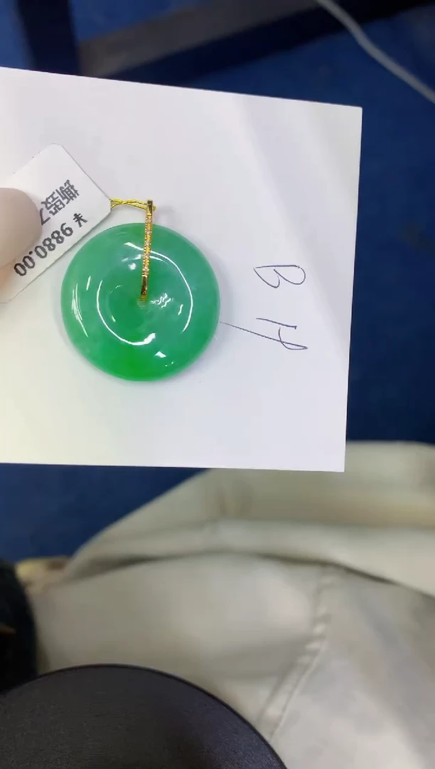 颈饰18K金镶嵌翡翠缅甸天然翡翠A货