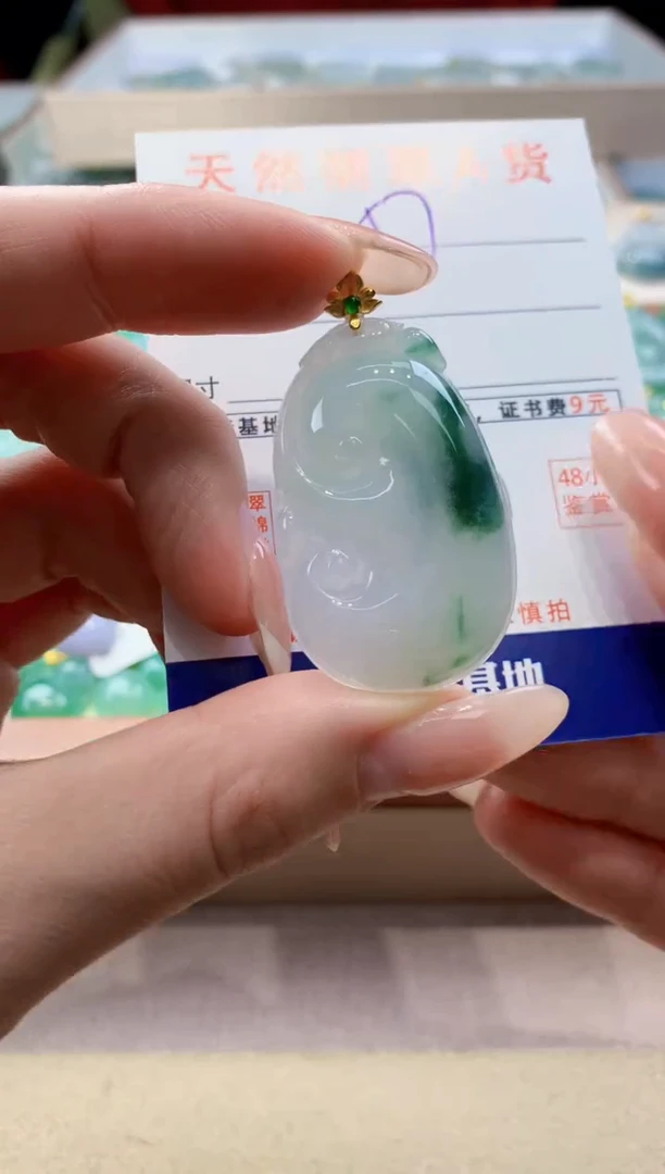 颈饰18K金镶嵌翡翠 天然翡翠挂件