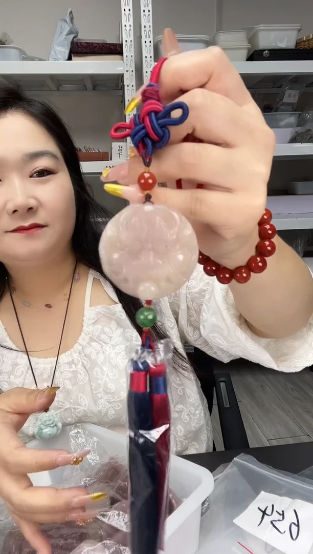 密玉（石英质玉）麒麟圆车挂未镶嵌麒麟圆车挂