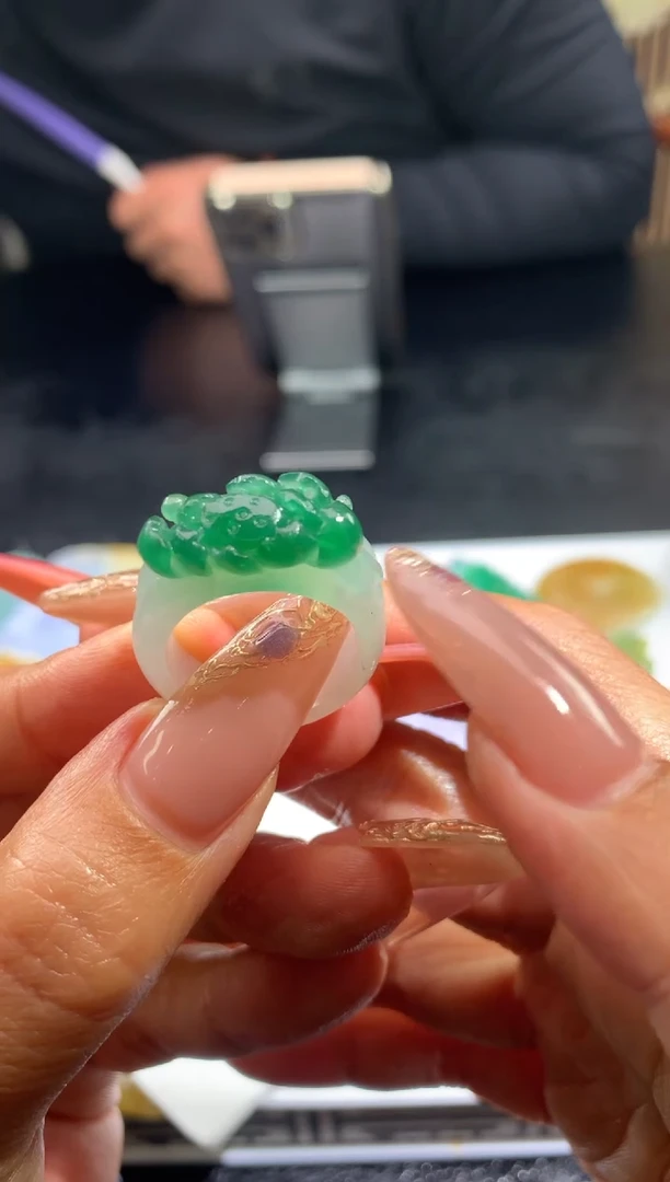 未镶嵌定制翡翠高***?翡翠