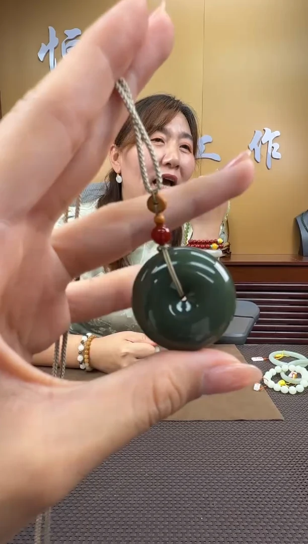 颈饰未镶嵌和田玉挂件