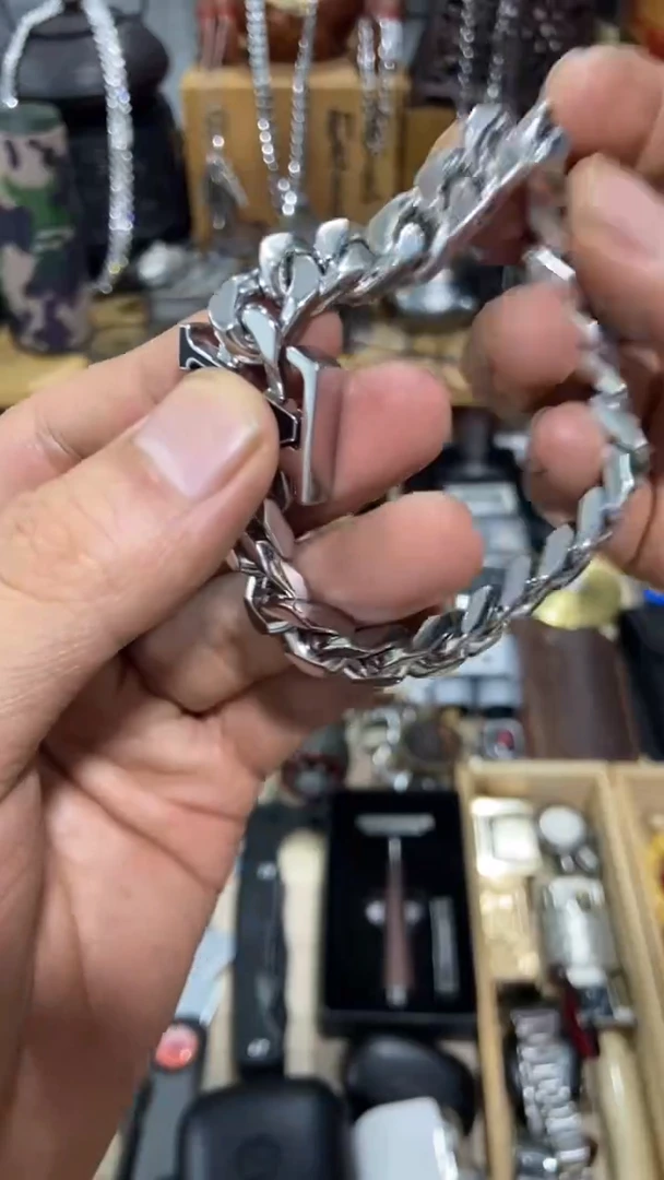 瓷片闪购商品  如图所示