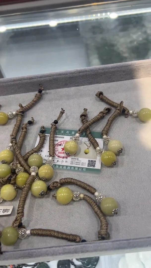 蛇纹石玉未镶嵌颈饰转运珠