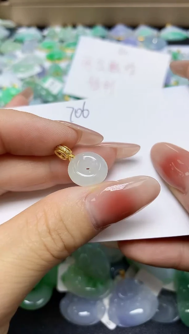 翡翠未镶嵌颈饰 天然缅甸翡翠A货