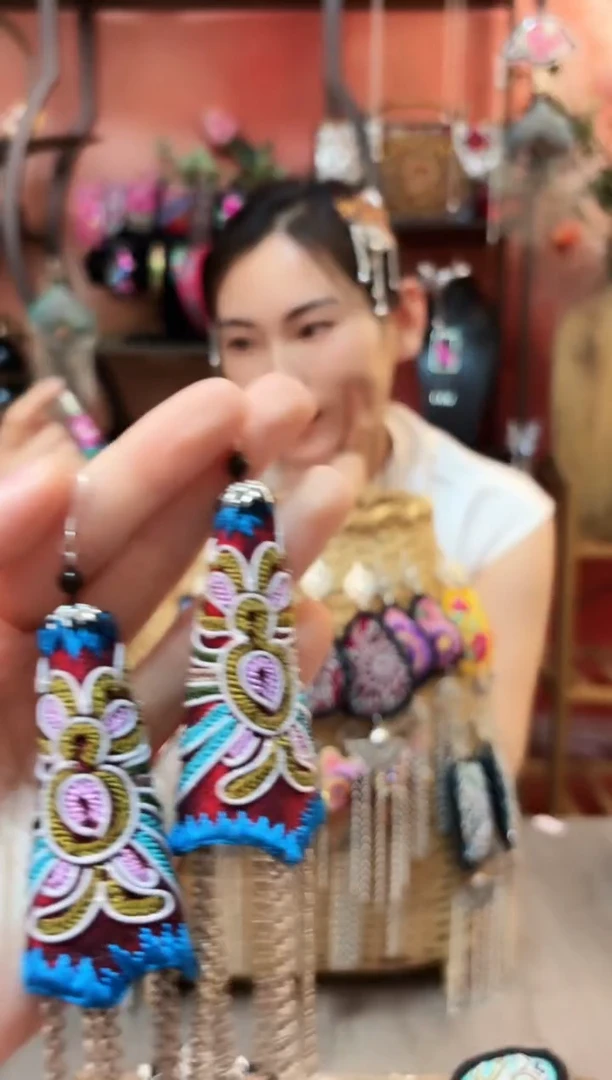 织绣我****吖云织谣民族风精美饰品   97