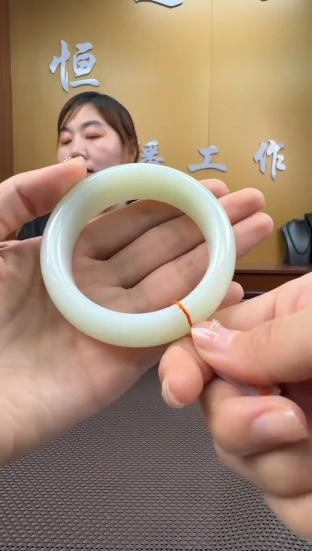 【闪购商品】和田玉手镯未镶嵌55