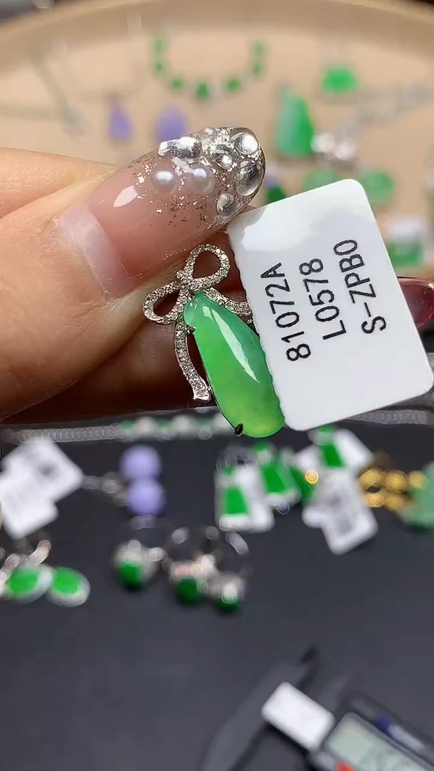 【闪购商品】翡翠吊坠(不含链)18K金镶嵌L0578多样性发其一