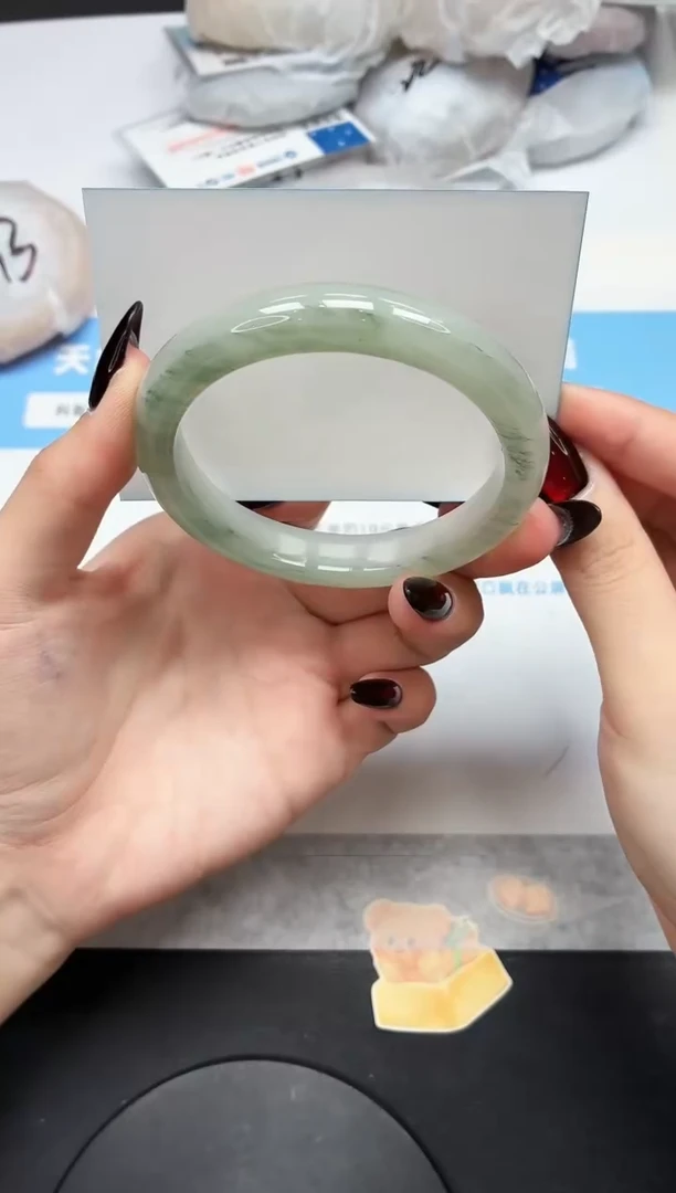 未镶嵌手镯石英质玉124/飘花60.5