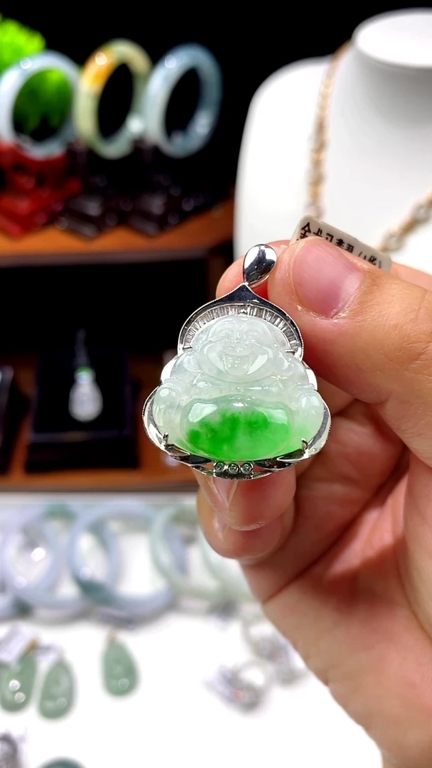 颈饰18K金镶嵌翡翠冰种辣椒绿大开盖天然缅料A货翡翠佛公吊坠