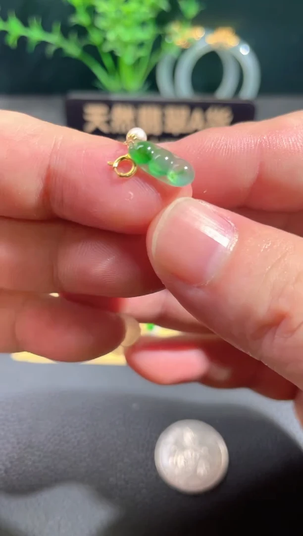 翡翠18K金镶嵌颈饰翡翠