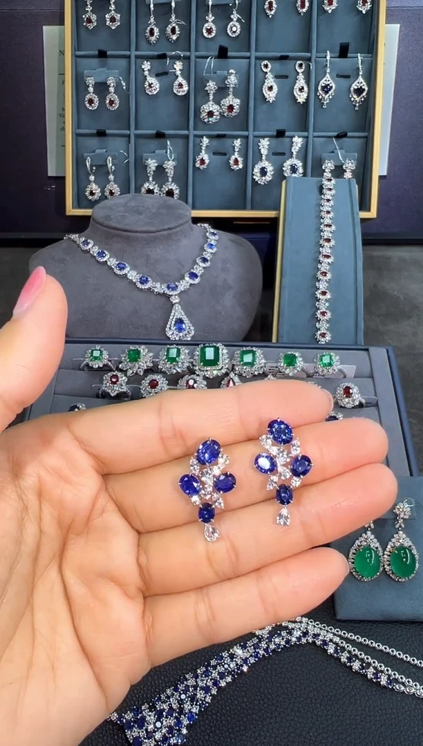 【闪购商品】蓝宝石耳钉18K金镶嵌耳钉