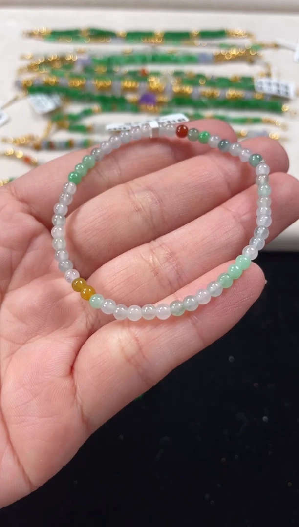 未镶嵌手串翡翠一条   P435