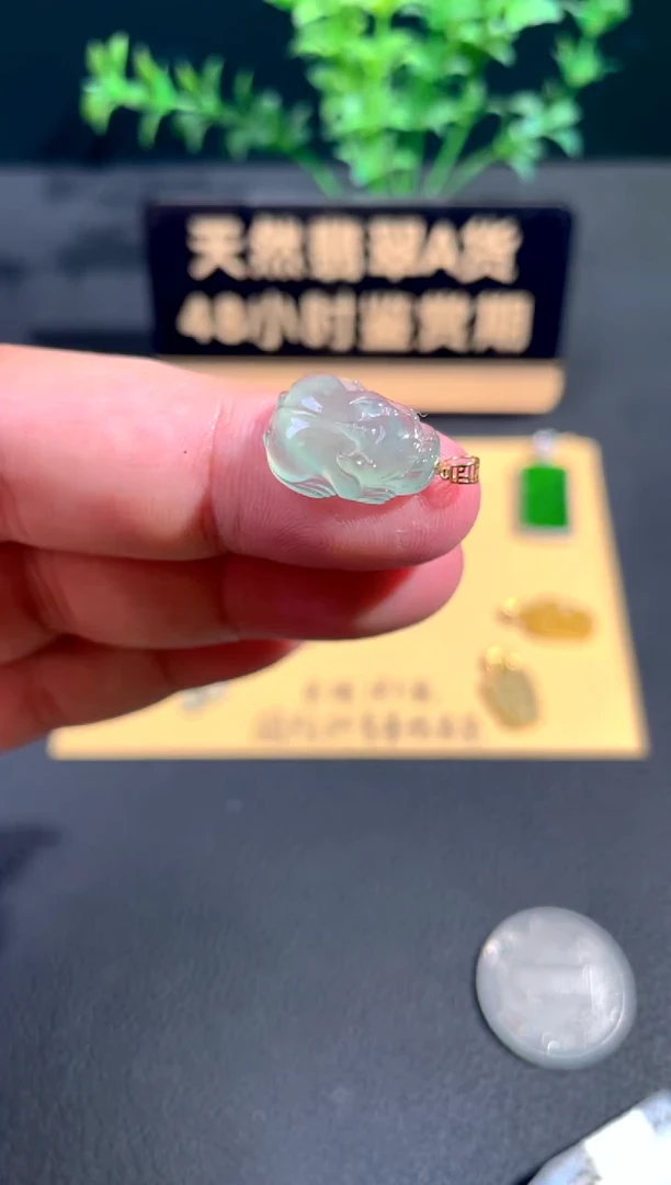 颈饰18K金镶嵌翡翠翡翠