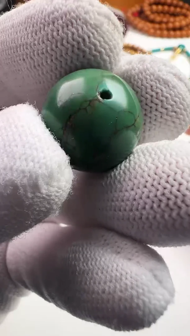 未镶嵌绿松石颈饰绿松石