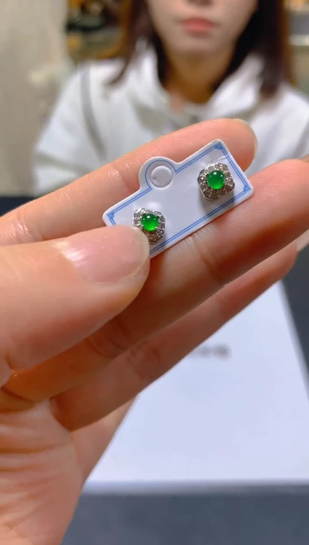 未镶嵌翡翠耳饰多样性发一