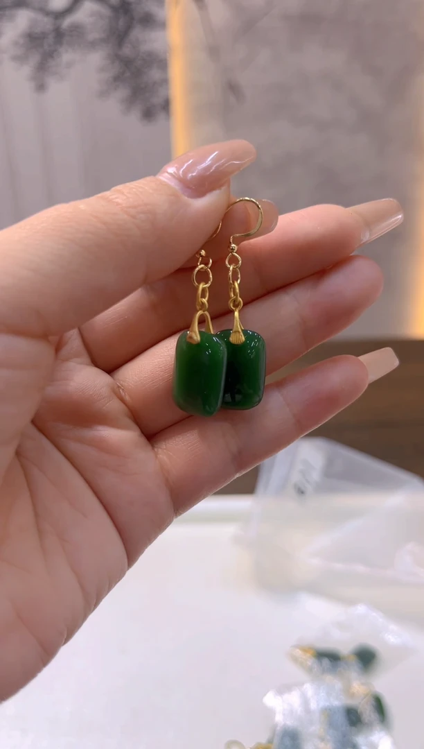 14K金镶嵌和田玉耳饰E171