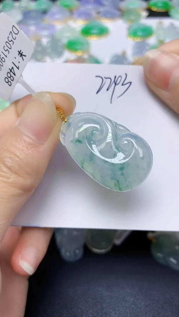 翡翠18K金镶嵌颈饰天然缅甸翡翠A货