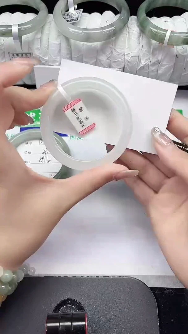 未镶嵌手镯石英质玉126-52/53