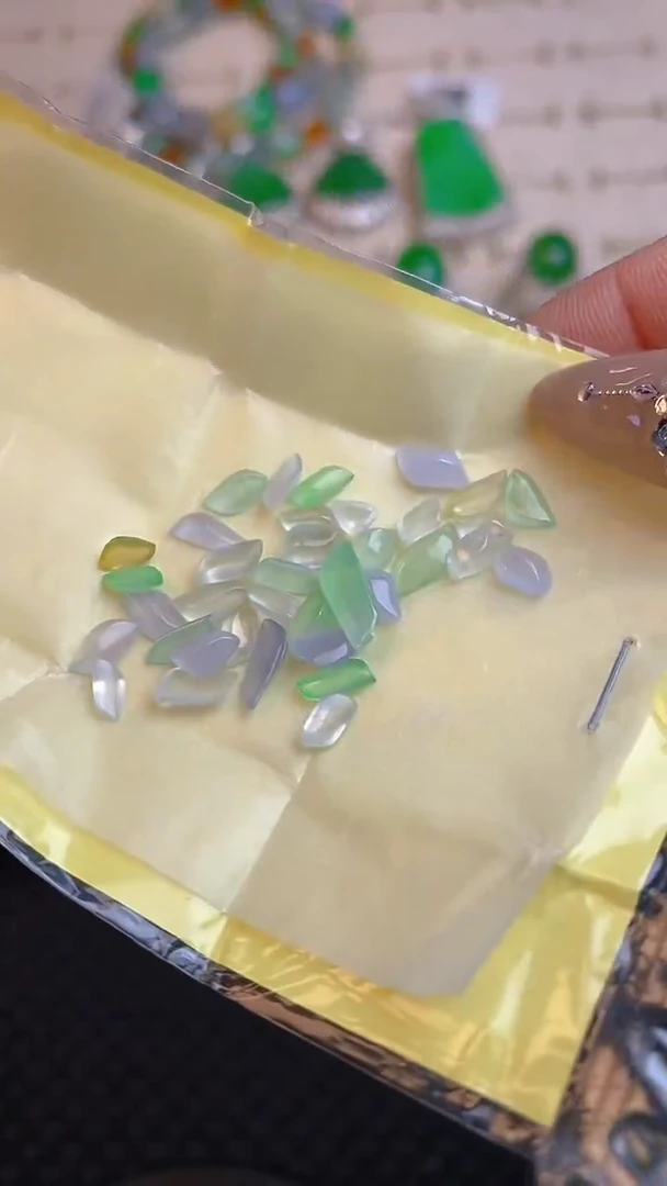 【闪购商品】翡翠耳饰未镶嵌天然A货翡翠120