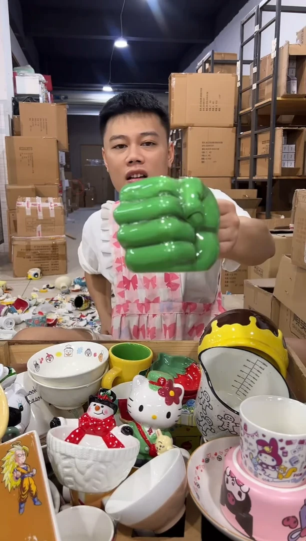 瓷片绿巨人拳头杯