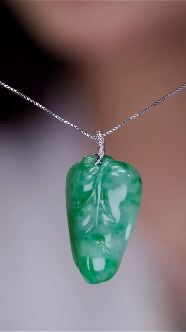 吊坠(不含链)18K金镶嵌翡翠24