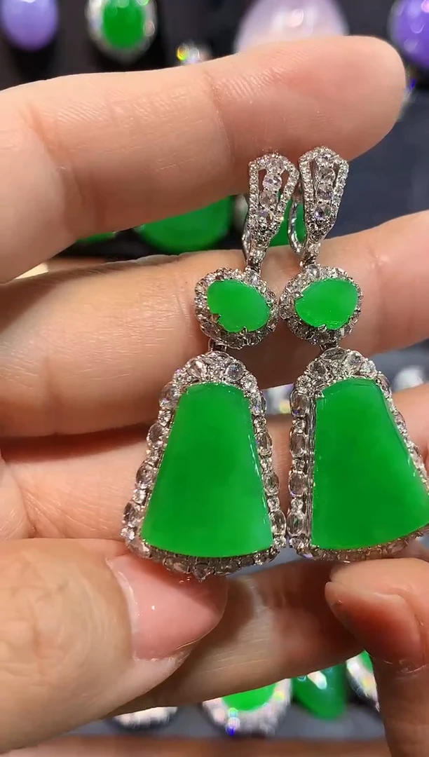 18K金镶嵌翡翠耳饰两用款