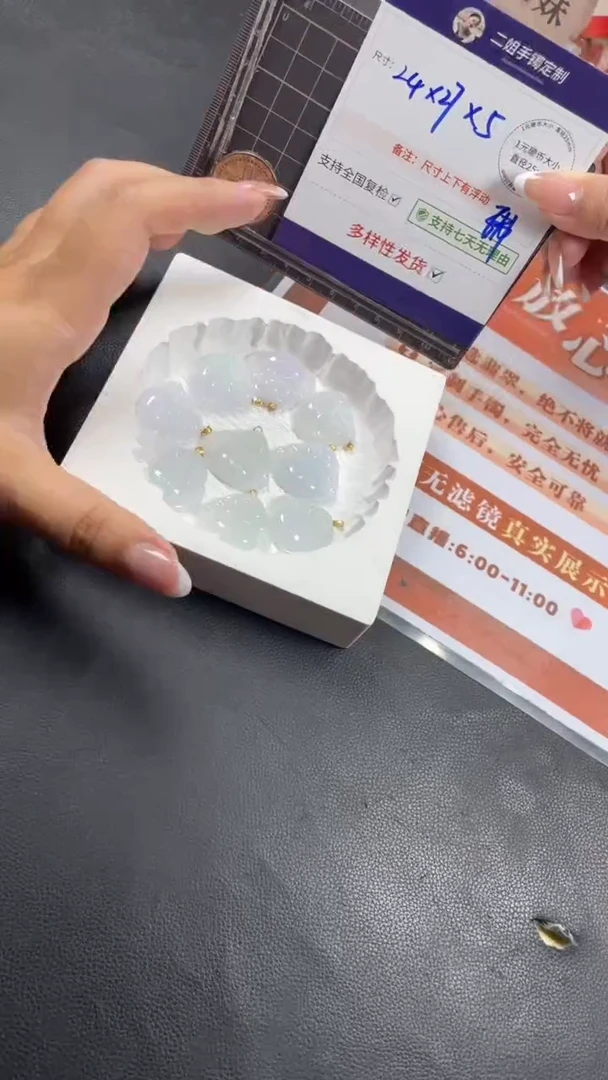 18K金镶嵌挂件翡翠佛公多样性发其一CP8配绳