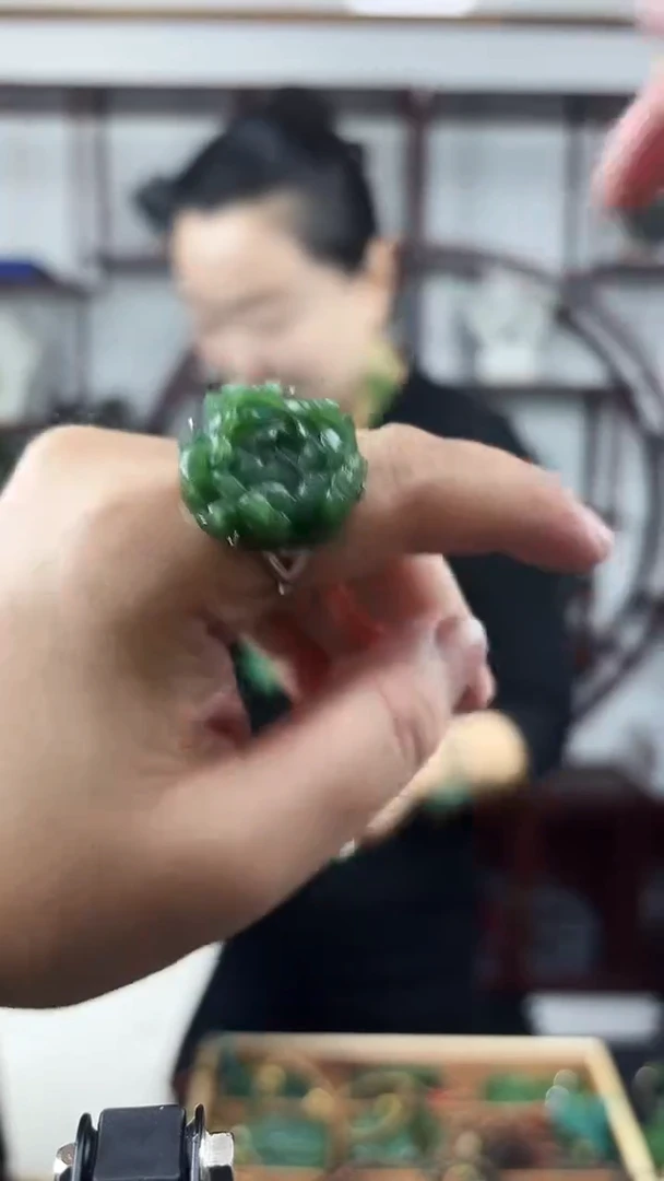 颈饰未镶嵌和田玉花