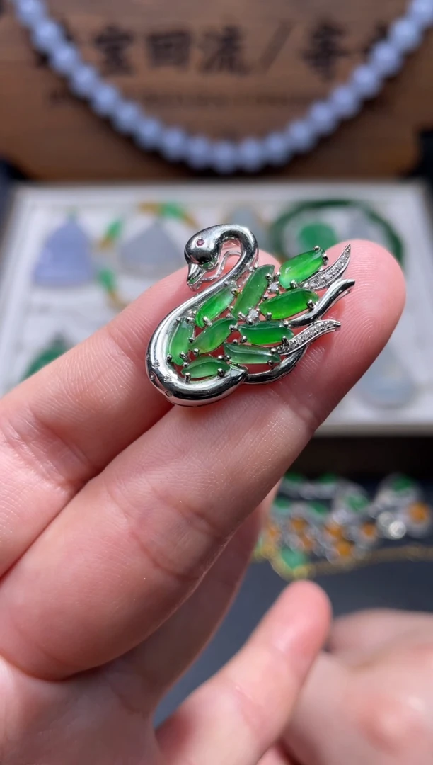 【闪购商品】翡翠颈饰18K金镶嵌16..........