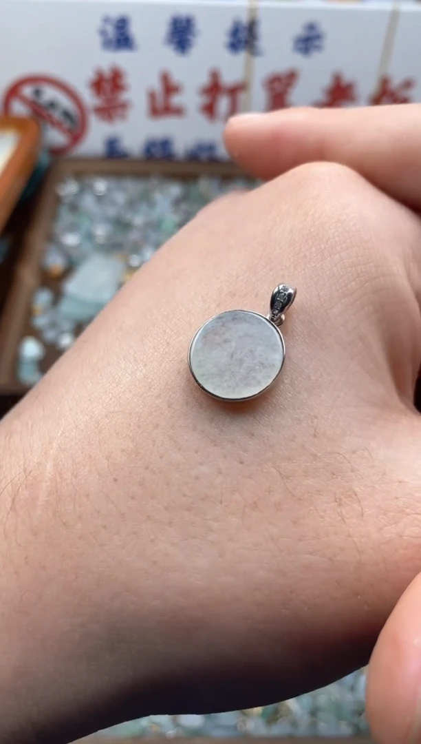 【闪购商品】翡翠颈饰未镶嵌哥哥