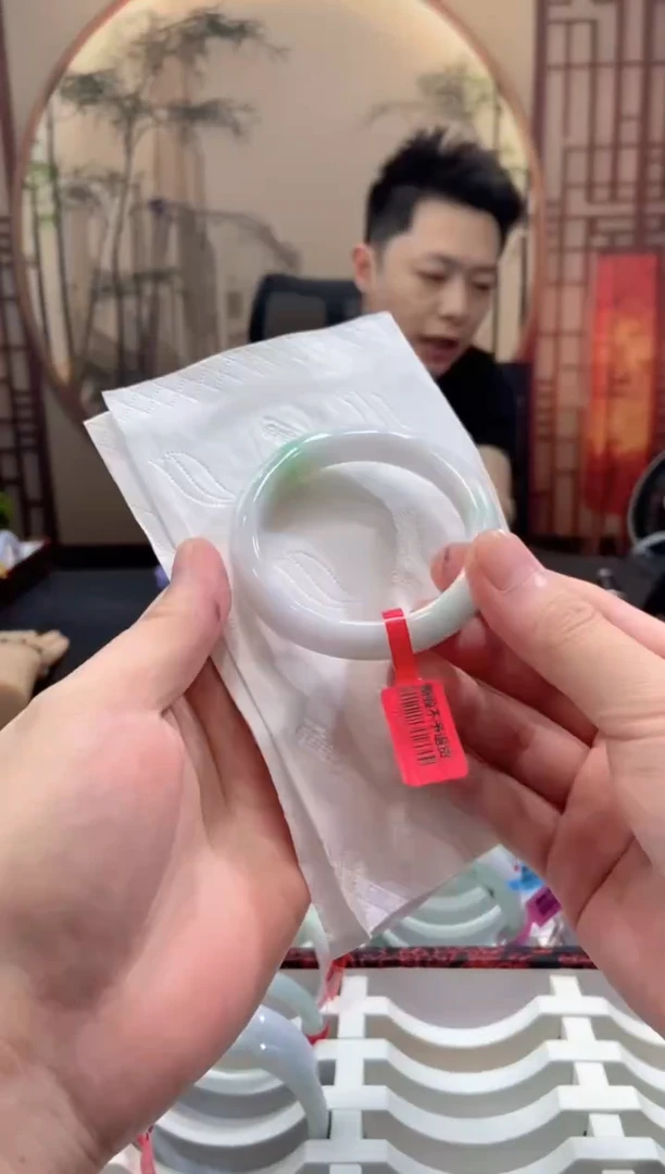 翡翠手镯未镶嵌0000024299