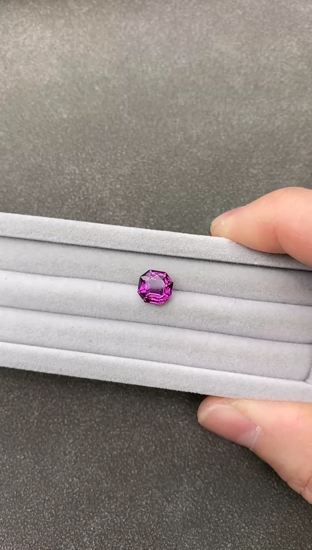 【闪购商品】石榴石裸石未镶嵌2.7克拉 紫色石榴石