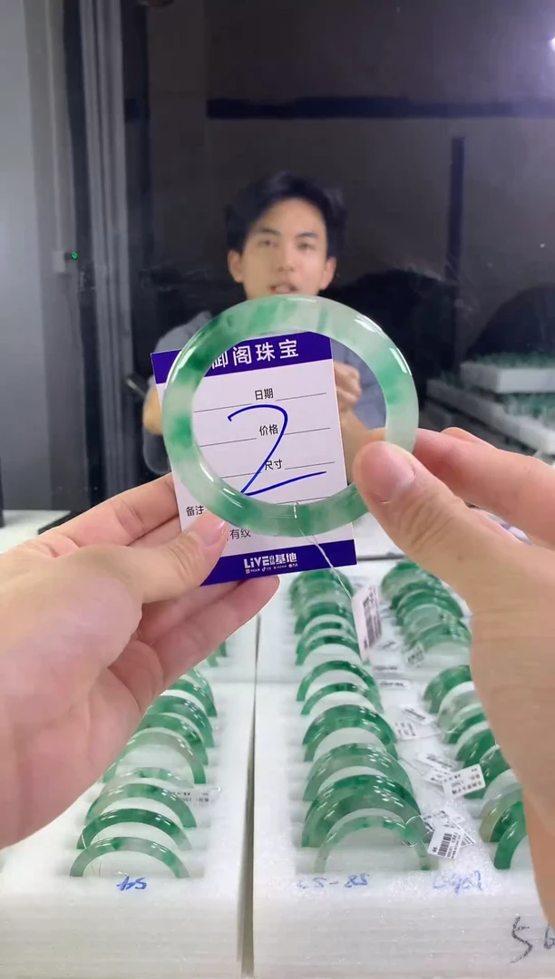 未镶嵌手镯石英质玉（非洲翠）56