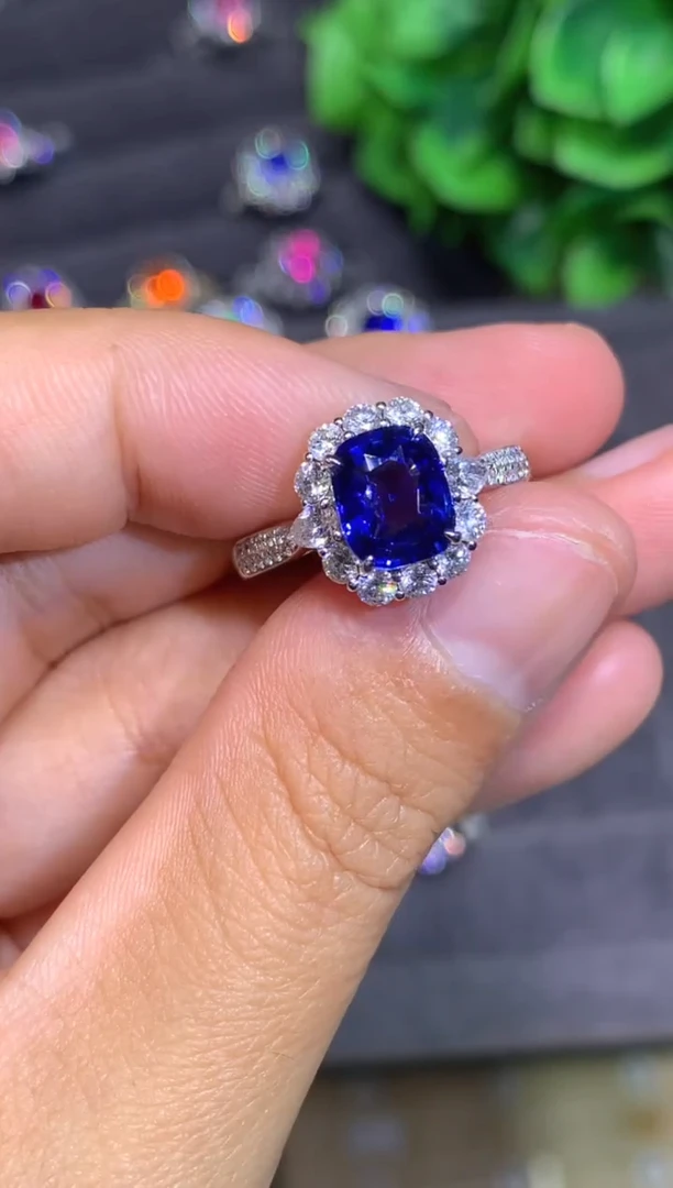 戒指蓝宝石18K金镶嵌2.03ct