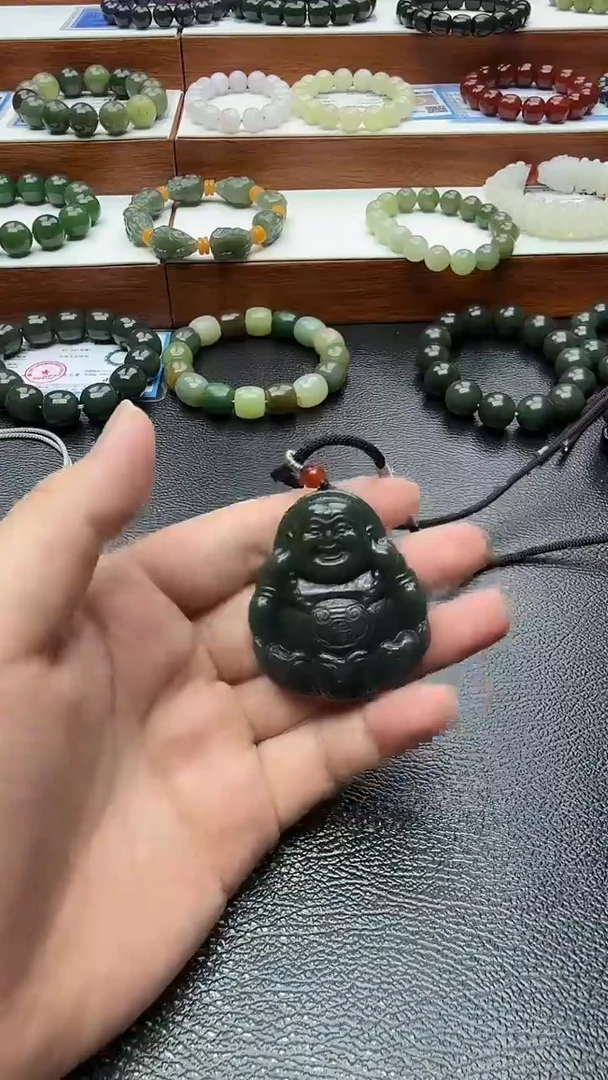 颈饰未镶嵌和田玉佛公精品吊坠