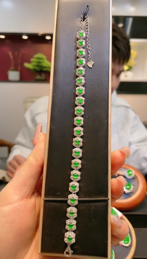 【闪购商品】翡翠颈饰银S925镶嵌A11天然A货翡翠手链