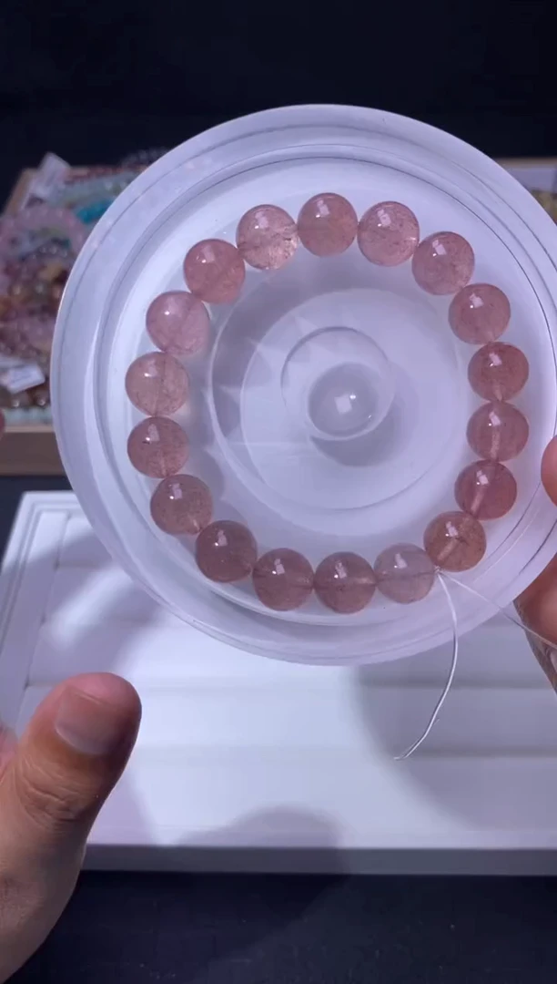 水晶手串未镶嵌11mm白水体草莓晶