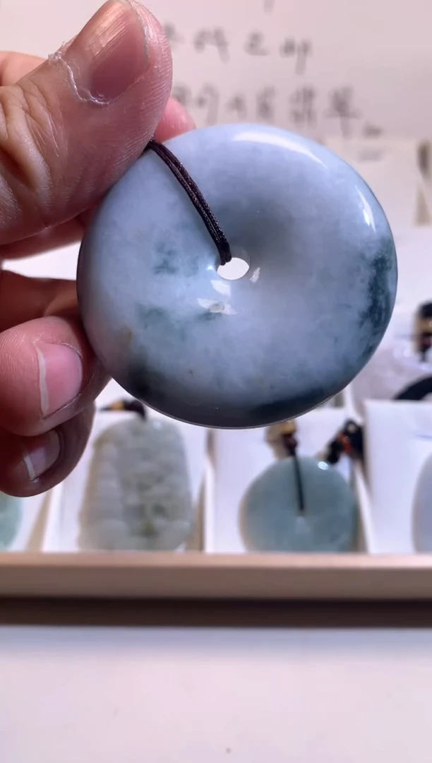 【闪购商品】翡翠颈饰未镶嵌02/15/26