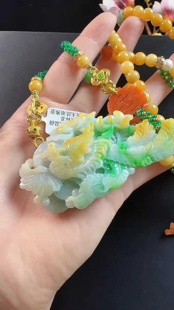 颈饰未镶嵌翡翠凤牌