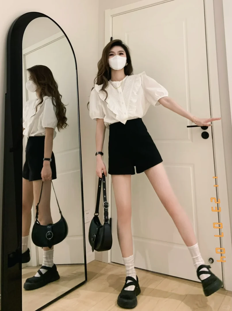 2025夏季新款韩系穿搭高级感荷叶边衬衫上衣搭配黑色短裤两件套女