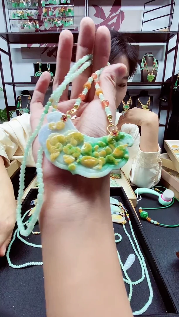 翡翠未镶嵌颈饰翡翠吊坠